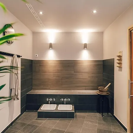 Townhouse Aparthotel 4*
